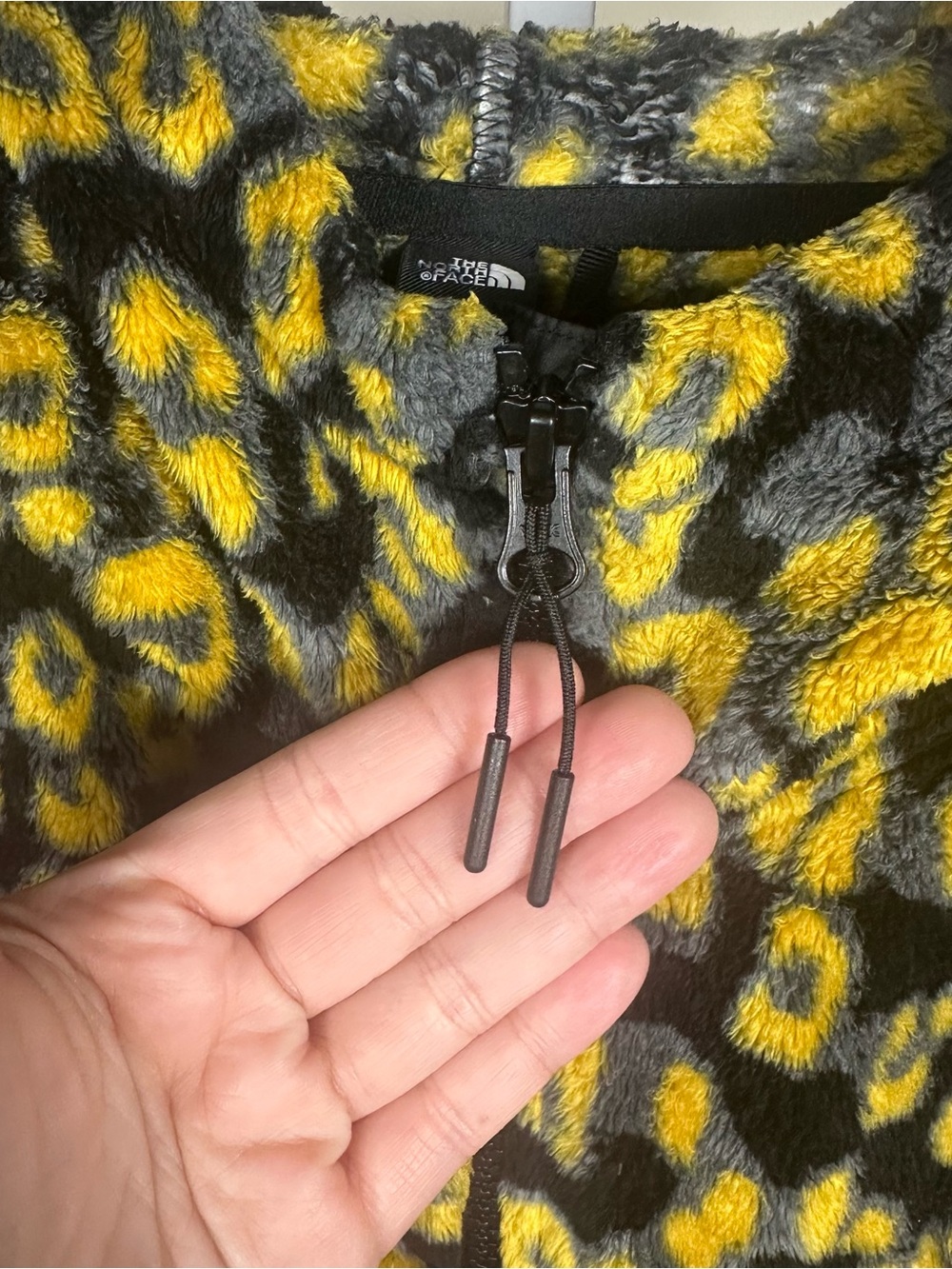 The North Face Osito Crop Hoodie Leopard Yellow Black Outdoor Cozy Gorpcore XL - Picture 8 of 12